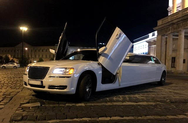 limuzyna Chrysler 8 osobowa na studniówkę Warszawa