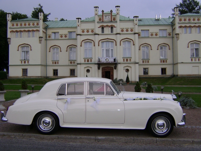 zabytkowa limuzyna Rolls Royce z 1959 roku